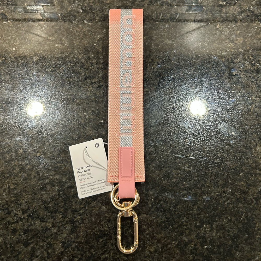 [NWT] Lululemon Never Lost Keychain 💕 Pink Peony Gold Clip